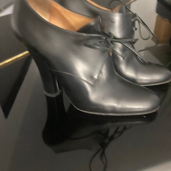 GORGEOUS AND GENTLY WORN YSL BLK LEATHER BOOTIES - SIZE 36/6 - Picture 2 of 4